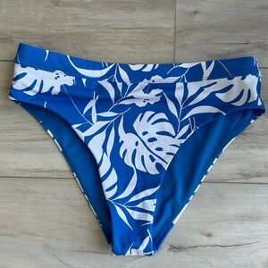 Roxy L bottoms NWT